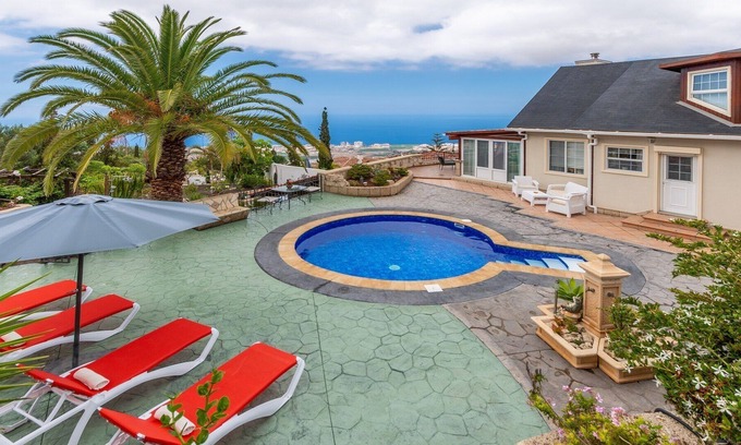 Adeje Villa | Villa Carlitos con Jacuzzi y Piscina vistas al Mar y a la montaña