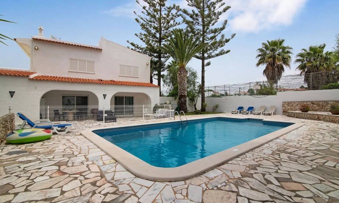 Vale de Centianes Villa | 'Villa Carvoeiro' with Sea View, Pool & Wi-Fi