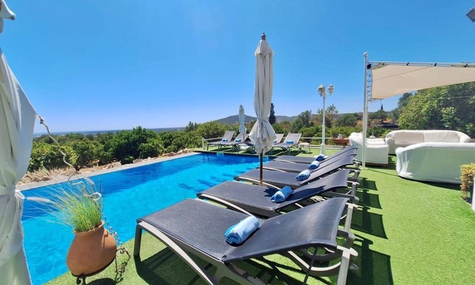 Estoi Villa | Villa 'Casa Do Lago' with Sea View, Wi-Fi and Air Conditioning