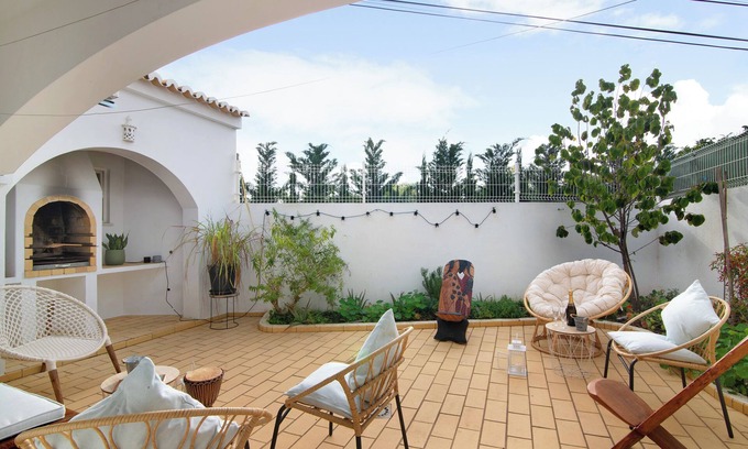 Lagoa e Carvoeiro Villa | Villa 'Casa Judite' with Private Terrace, Balcony and Wi-Fi