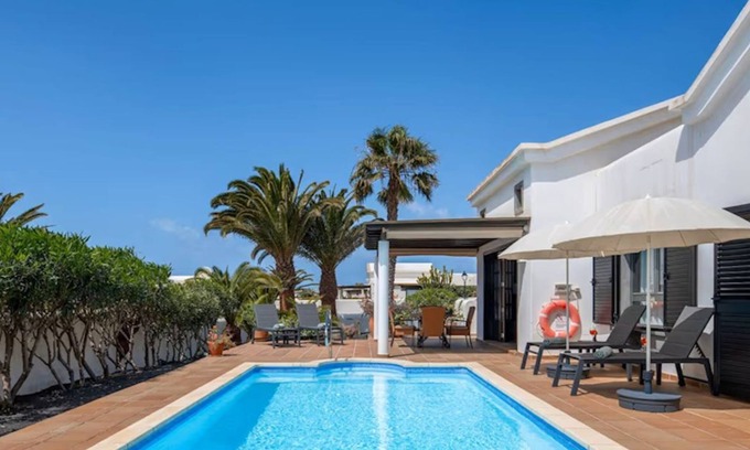 Montana Roja Villa | Villa Casa Karoline: With a sunny terrace, heated pool, comfort, and privacy