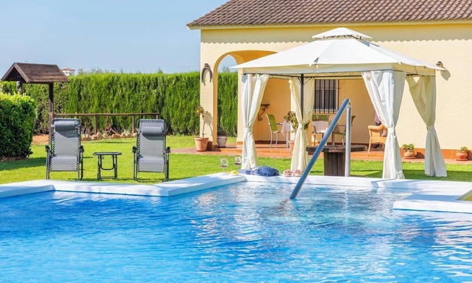 Marchena House | Villa "Casa Rural Casa de Noa" with Private Pool, Private Garden & Wi-Fi