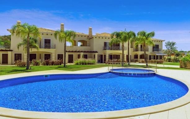 Branqueira Villa | Villa Cascata, 3 bedroom, Pool, close to Olhos de Agua