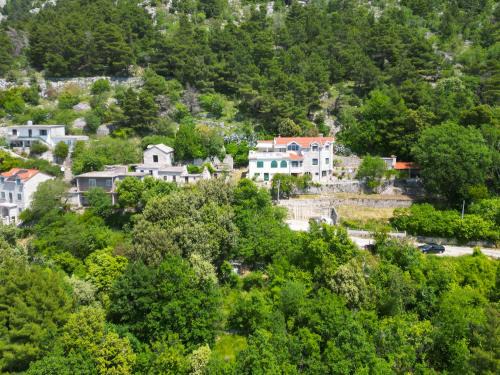 Bast Villa | Villa Charlie With Jacuzzi
