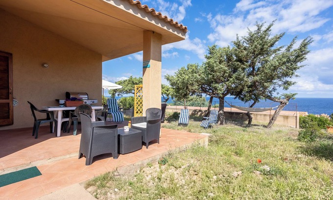 Costa Paradiso Apartment | Villa 'Chiara' with sea view, Wi-Fi and air conditioning