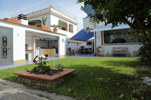 Ardea Villa | Villa con giardino a pochi passi dal mare