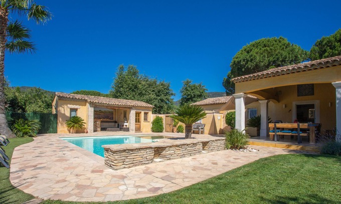 Les Brugassieres Villa | Villa 'D'Amour' with Private Terrace, Wi-Fi and Air Conditioning