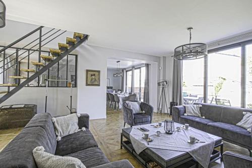 Deauville City Centre Villa | Villa d'exception au coeur de Deauville, Jardin & Cinéma privé