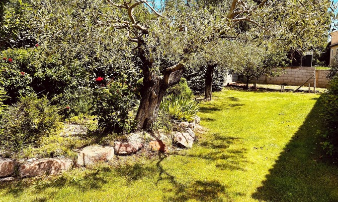 Puisserguier Villa | Villa D'exception en Occitanie : vos Vacances de Rêve!