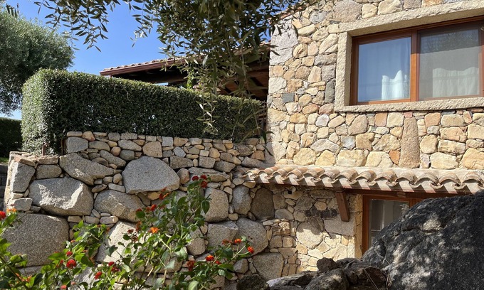 Castiadas Villa | VILLA DANTE Wi-Fi -9 SLEEPS -Spacious garden