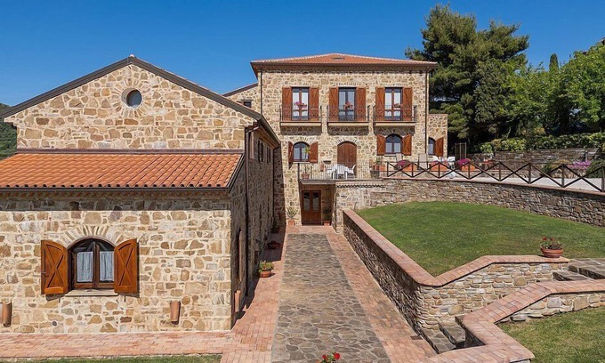 Castellabate Villa | Villa delle Pigne Grande: A characteristic and welcoming three-story ancient house made of stone, with Free WI-FI.