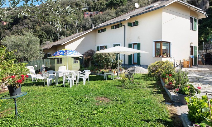 Bonassola Villa | Villa "Delle Rose" close to the Sea with Private Garden & Wi-Fi