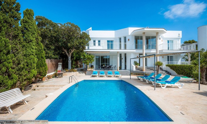 Cala d'Or Villa | Villa 'Des Port - Vistas Al Mar' with Sea View, Wi-Fi, and Air Conditioning