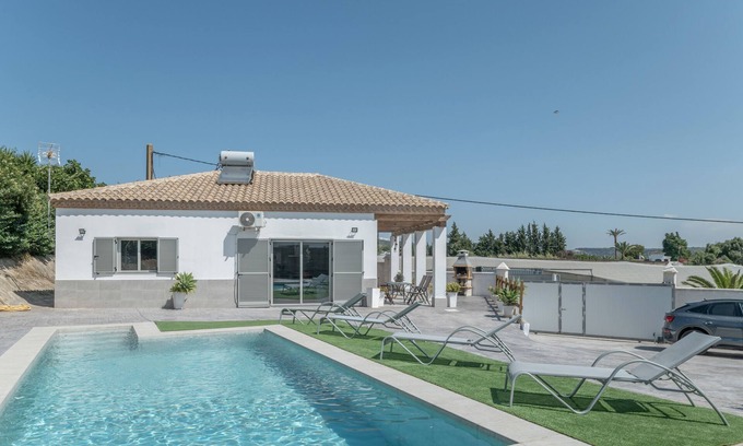 Barbate House | Villa 'El Olivar 1' with Mountain Views, Wi-Fi and Air Conditioning