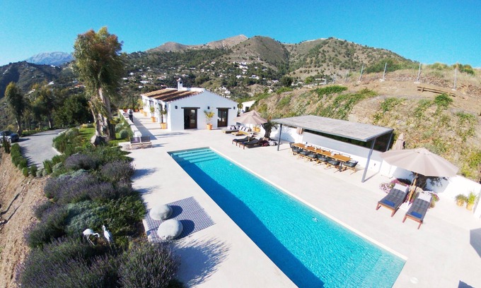 Competa House | Villa en Cómpeta con Piscina e Impresionantes Vistas
