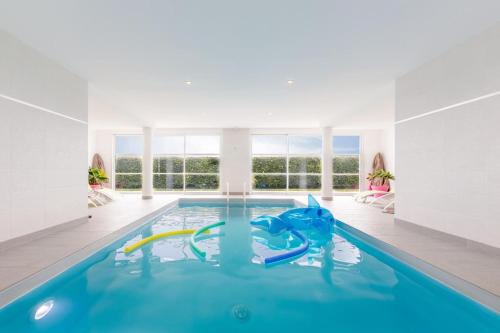Sibiril House | Villa Enora Bretagne Piscine Intérieure Partagée Jacuzzi privatif 100m Plage