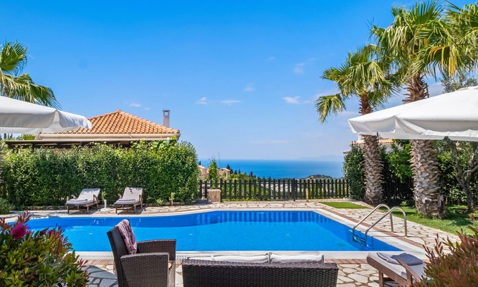Tsoukaladhes Villa | Villa "Evelyn" with Sea View, Private Pool & Wi-Fi