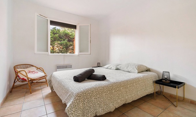 Saint-Mitre-les-Remparts Villa | Villa - Swimming pool - Air conditioning - Close to beaches - Pizza oven - Barbecue