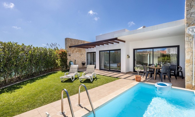 Sagres House | Villa Front Loop with private pool and garden in Sagres