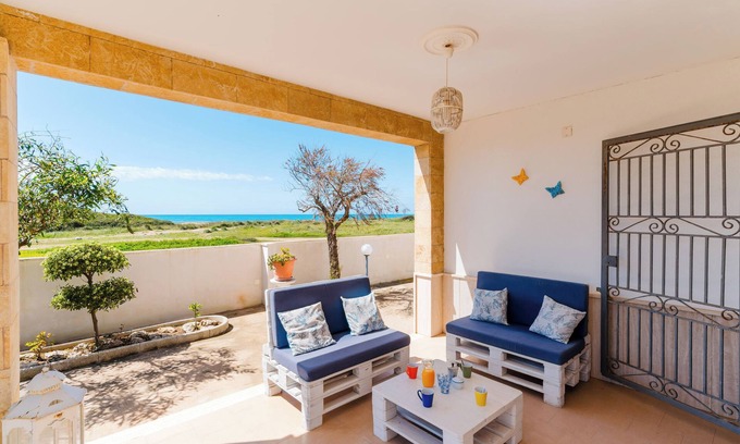 Punta Prosciutto Villa | Villa 'Fronte Mare Raffaele' with sea view, private terrace and air conditioning