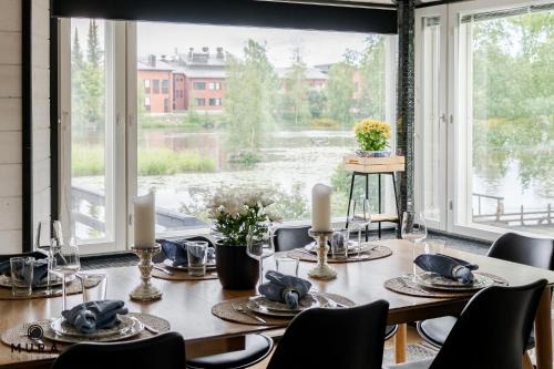 Lempaala Villa | Villa Gaia - Luxury villa with jacuzzi and beach close to trainstation 10 minutes from Tampere city! 1,5 hours to Helsinki