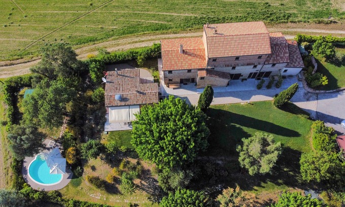 Bettolelle Villa | Villa 'Gelso' with Private Pool, Wi-Fi and Air Conditioning