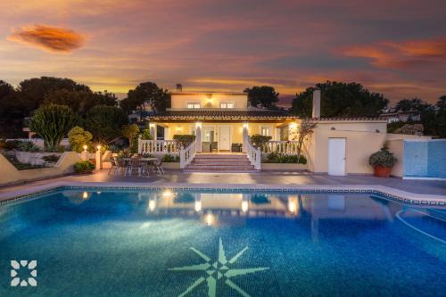 El Tesoro Villa | Villa Gema by Abahana Villas