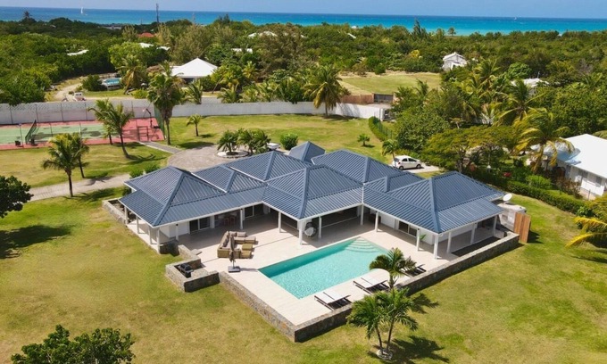 Plum Bay House | Villa Grenadine Dans le Domaine des Terres Basses à 3 Minutes de la Plage