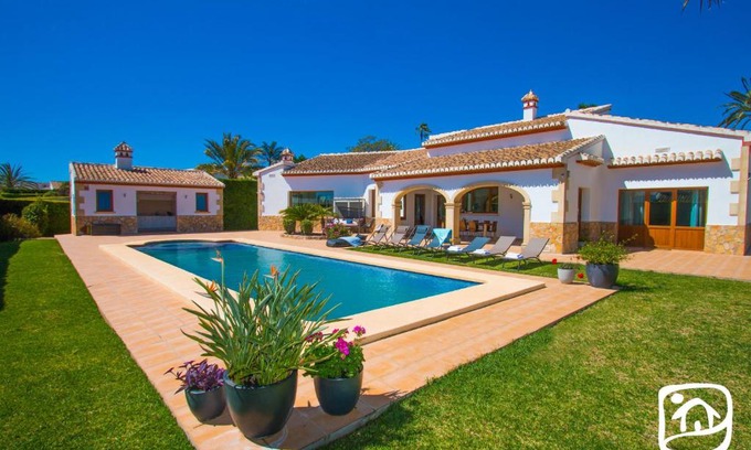 Tarraula Villa | Villa Harmony by Abahana Villas