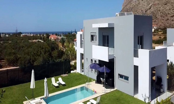 Stavros Villa | Villa Helios 4 bedroom - private pool - close to the beach