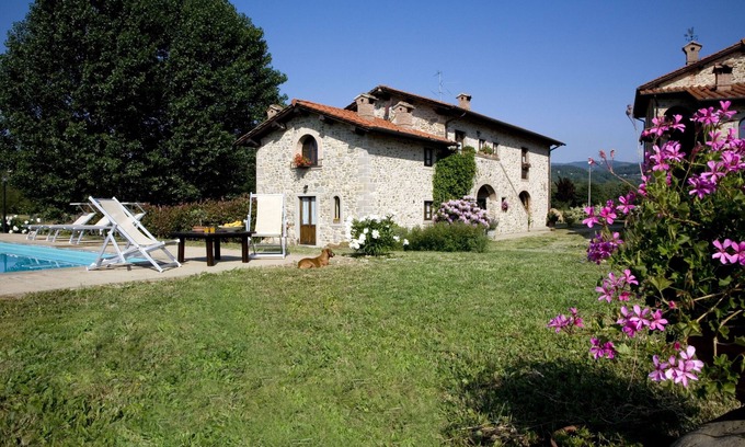 Porrena Villa | VILLA HOMES ARNO pool private use.
