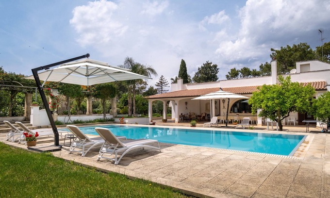 Monteroni di Lecce House | Villa 'Il Carrettino' with Private Pool, Wi-Fi and Air Conditioning