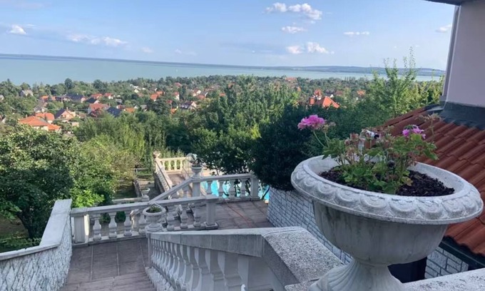 Balatongyorok Villa | Villa in a picturesque setting with a panoramic view of the lake Balaton