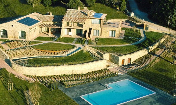 Deruta Villa | Villa in Canalicchio with 10 bedrooms sleeps 24