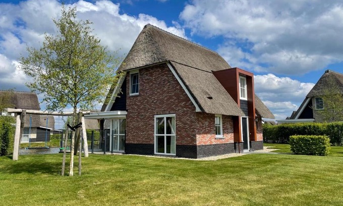 Delfstrahuizen Villa | Villa in Friesland with Jacuzzi and Sauna