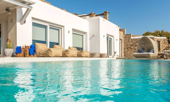 Agios Ioannis Villa | Villa in Agios Ioannis Mykonos with 6 bedrooms sleeps 12