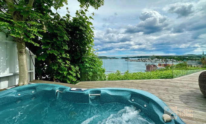 Kragero House | Villa in Kragerø unique view, jacuzzi, boat space & outdoor kitchen