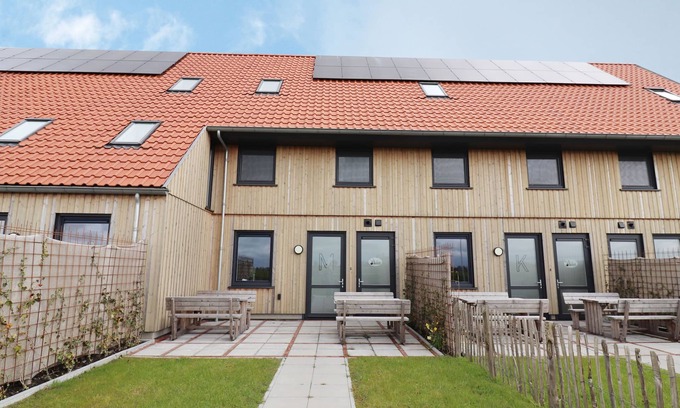 Leons House | Villa in Leons with Sloop Rental