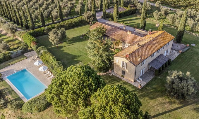 Magliano in Toscana Villa | Villa in Magliano In Toscana with 8 bedrooms sleeps 17