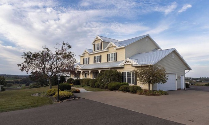 Millersburg House | Villa in the heart of Amish Country with amazing rooms, wide porches, beautiful views, and walking distance to Berlin's dining and shopping.