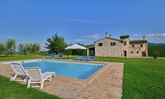 Gualdo Cattaneo Villa | Villa in Torri with Panoramic Views & Pool