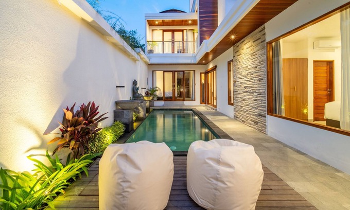 Ungasan Villa | Villa in Uluwatu - 4 Bedroom/4.5 Bathroom with Pool, AC, Cable and Roof Top Bar.