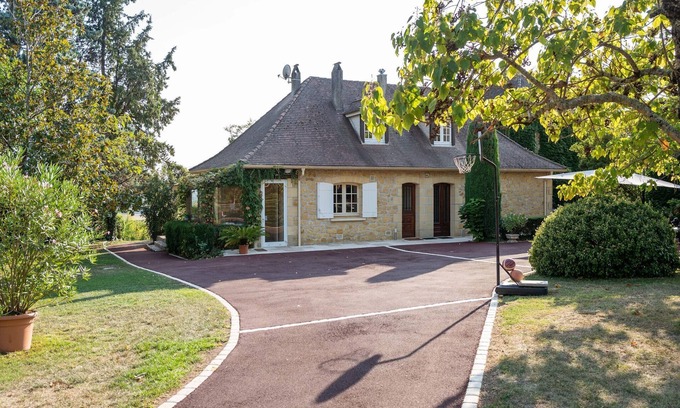Velines Villa | Villa in Velines with Garden and Wine Tours
