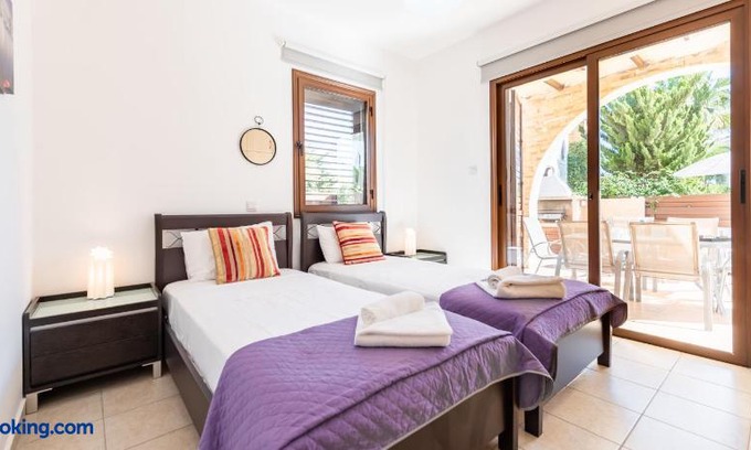 Ayia Thekla Villa | Villa Iris