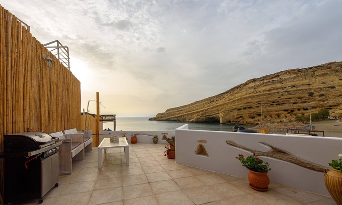 Matala Apartment | Villa IronStylish apartment right on the beach of Matala