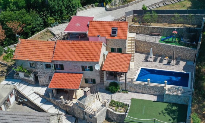 Prolozac Villa | Villa Janja - Makarska by Villas Guide