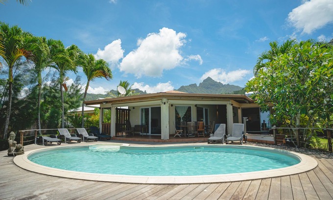 Papeto'ai Villa | Villa Julietta Beach by ENJOY VILLAS MOOREA, lagoon villa with swimming pool