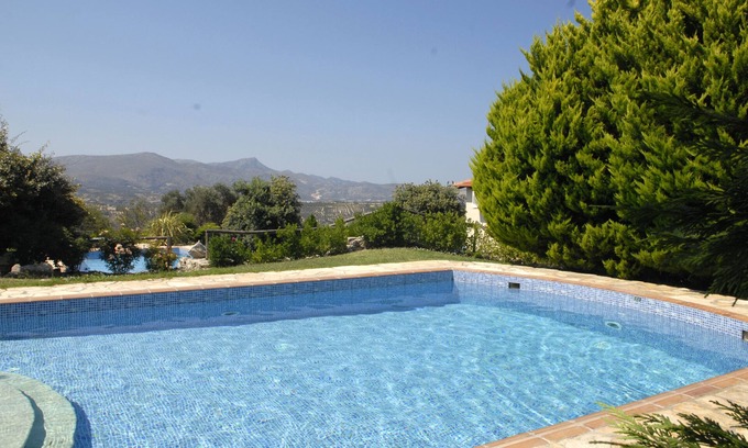Heraklion Villa | Villa Kalithea, stunning views of vineyards & mountains with the sea at distance