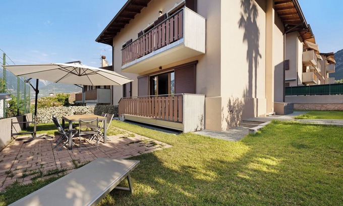 Bolognano-Vignole Villa | Villa 'Katzemburg 9999' with Lake View, Private Garden and Wi-Fi