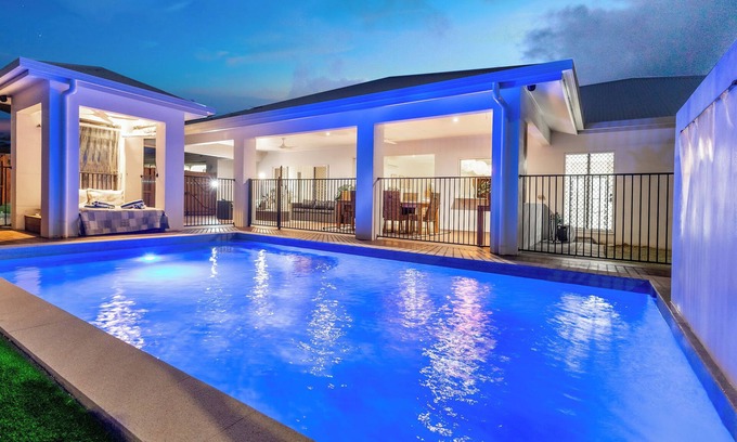 Trinity Beach House | Villa Kelurga Coastal Relaxing Escape close to the Beach.Pet friendly